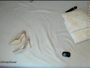 girl
        theanytimeshow cam image #1492097