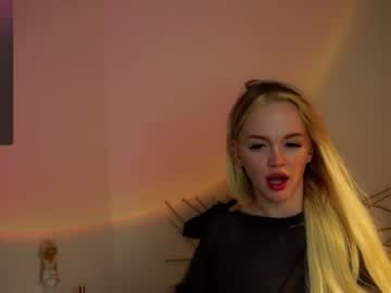 girl
        blondesoulmate cam image #3044985