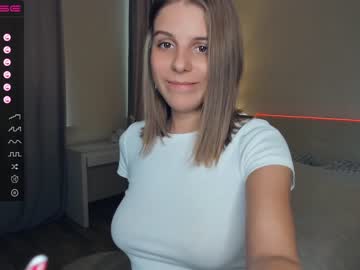 girl
        erline_may cam image #3772268