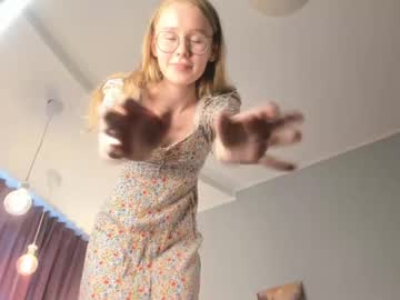 girl
        peggybanwell cam image #4360840