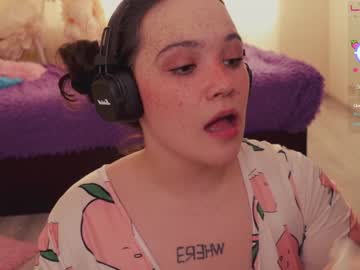 girl
        chery_lady22 cam image #1257620