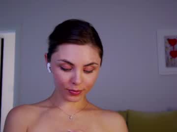 girl
        girl_next_door19 cam image #6178035