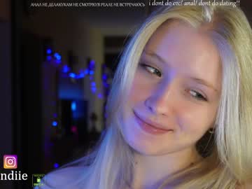 girl
        bestblondiiecb cam image #1506399