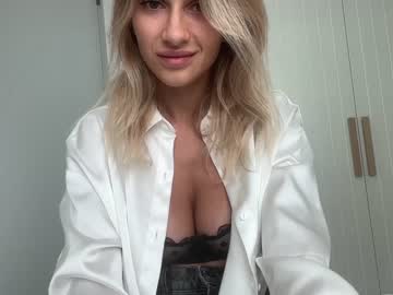 girl
        blair_fox cam image #3332692