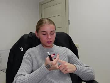 girl
        abby_laker cam image #5800932