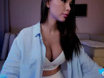 girl
        hollyextra cam image #778754