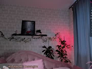 girl
        lika_moon cam image #1356930