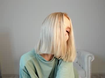 girl
        oliviabr0wn cam image #258087