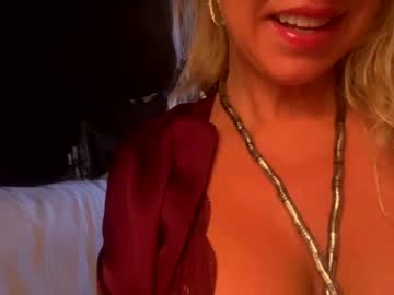 girl
        hotmom2222 cam image #2477219