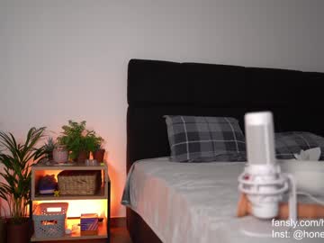 girl
        honeyyykate cam image #4577556