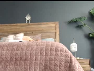 couple
        mssbb cam image #6095985