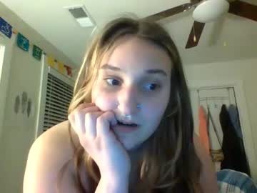 girl
        kittenbaby90 cam image #3541033