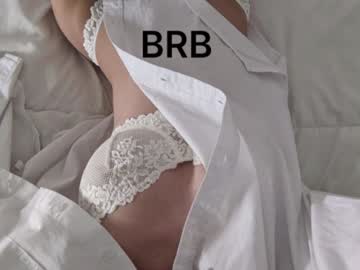 girl
        lauratanguy cam image #5498983