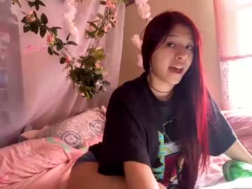 girl
        rosielidell cam image #1826296