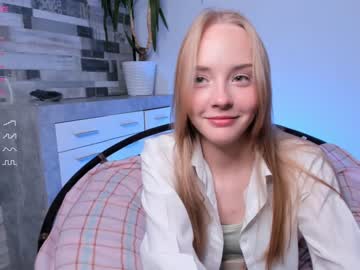 girl
        lolliis cam image #2394167