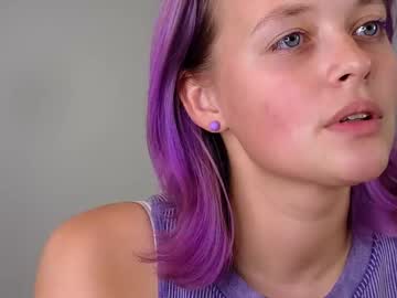 girl
        new_purple cam image #6361501