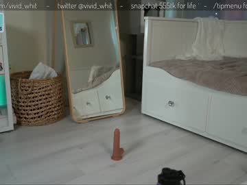 girl
        vivid_whit cam image #1821148