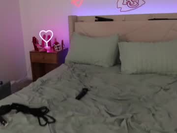 couple
        ari_lovexo cam image #6844435