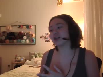 girl
        ftarh18 cam image #1861563