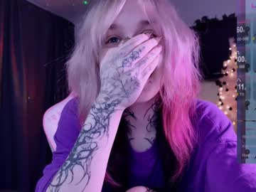 girl
        lollyshy__ cam image #5737306