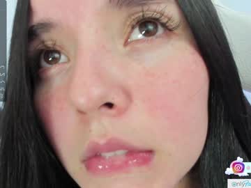 girl
        pavlovacoluccii_ cam image #2304297