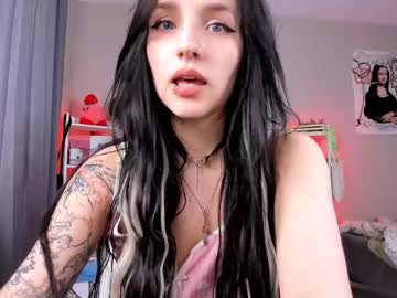 girl
        vivian_qwerty cam image #6228762