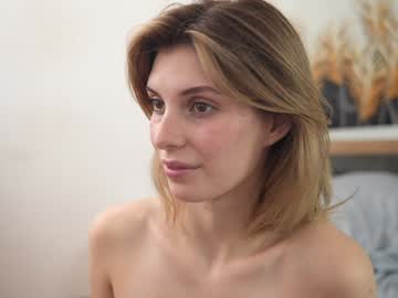 girl
        refined_style cam image #5000549