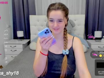 girl
        emmika_ cam image #696553
