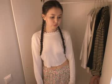 girl
        ritaschneider cam image #1153803