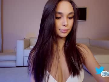 girl
        hollyextra cam image #447634