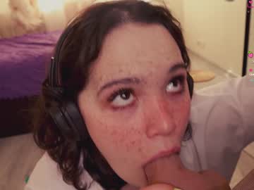 girl
        chery_lady22 cam image #1264917