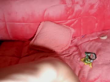 girl
        maryberrygh_ cam image #1047564