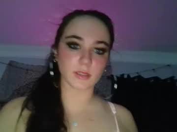 girl
        nikkivalentine34919 cam image #5337174