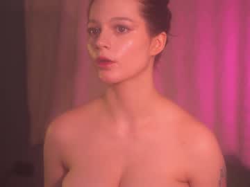 girl
        lorienn cam image #4445208