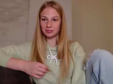 girl
        magic_couple13 cam image #29796