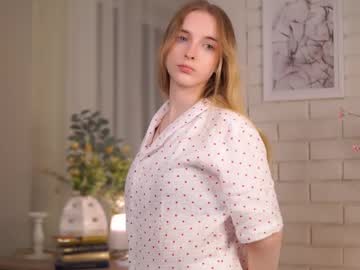 girl
        flairbuffkin cam image #6108563