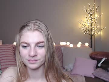 girl
        shy_milanaa cam image #1349947