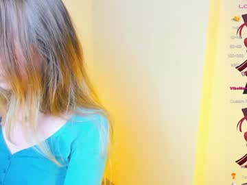 girl
        katrin_tangerine cam image #3922504