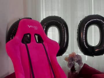 girl
        angelina_new cam image #2212607