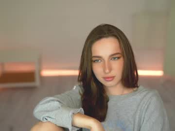 girl
        silent_chill cam image #4528517