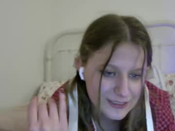 girl
        clementinecult cam image #6156075