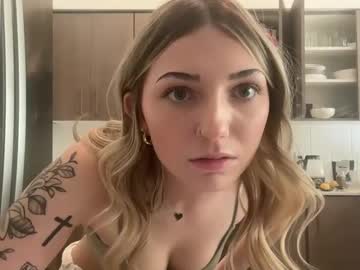 girl
        emiefox cam image #6124793