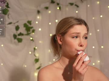 girl
        april_blush cam image #5750683