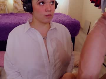 girl
        chery_lady22 cam image #1271336