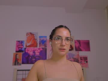 girl
        naalani cam image #6229725