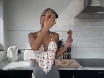 girl
        aniishaa cam image #6667591