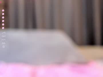 girl
        lolliis cam image #2605240