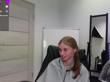 girl
        abby_laker cam image #5175416