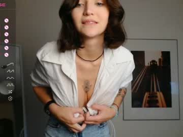 girl
        lisasashley cam image #2428339