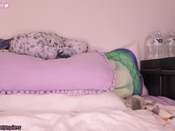 girl
        evelynpiers cam image #1263051